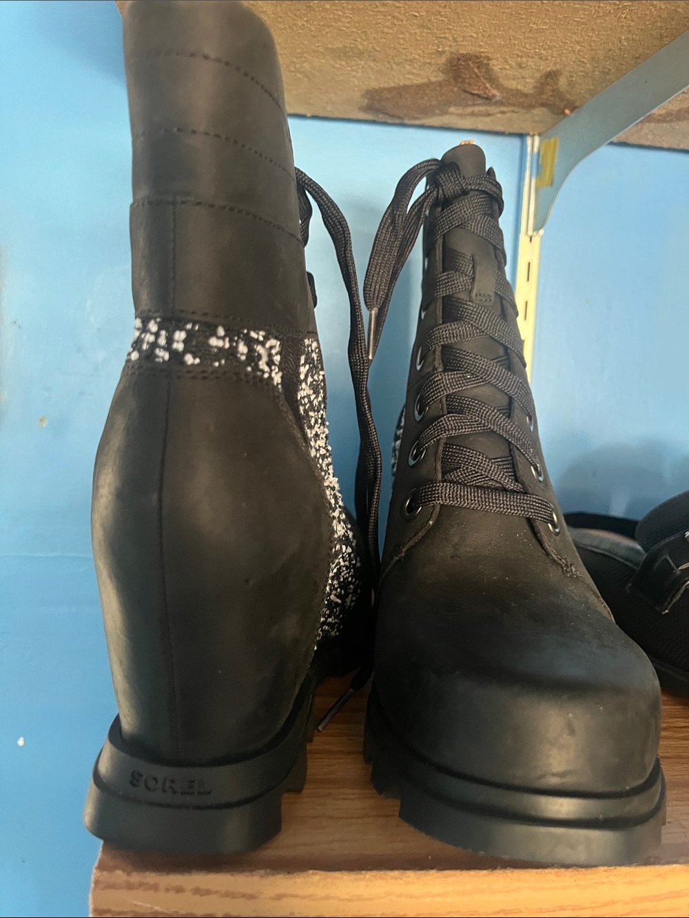 Sorel Black Lace-Up Waterproof Women's Boots with Patterned Heel - Picture 4 of 6